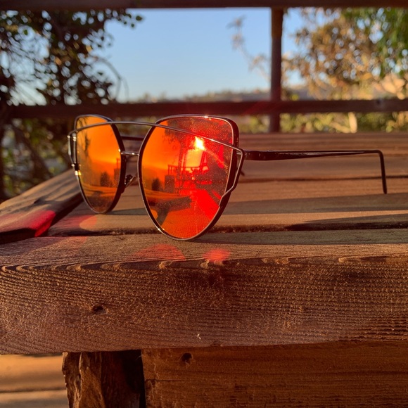 NEW Red Sunglasses - Picture 3 of 8